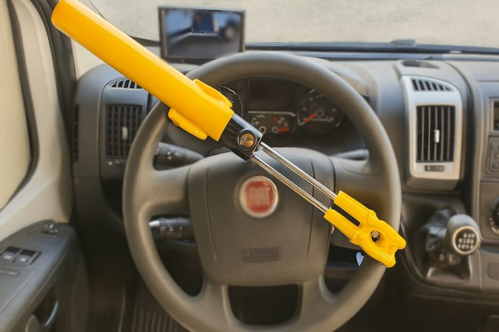 Verrou de volant pour sécuriser un van aménagé