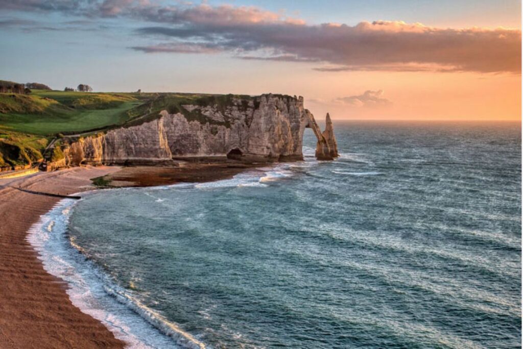 Falaises blanches de la Côte d’Albâtre face à la Manche